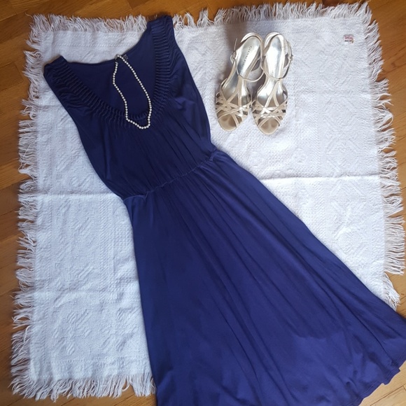 Tahari Dresses & Skirts - Tahari purple stretch dress